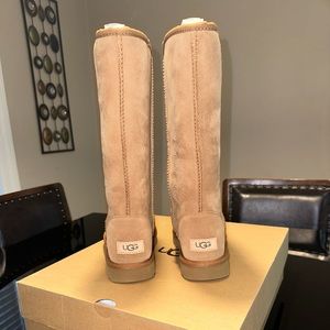 Brand New Uggs only tried on once. It was to late to return.